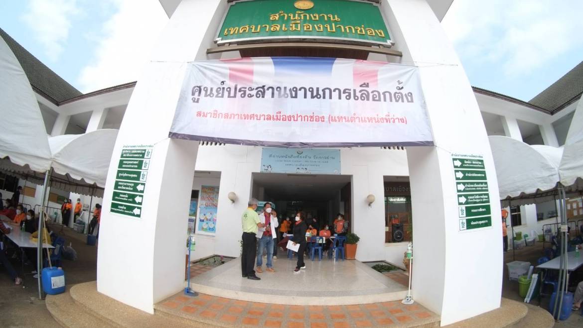 ส่งมอบหีบบัตรเลือกตั้ง