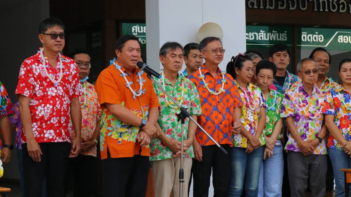 รดน้ำดำหัวขอพรคณะผู้บริหารเทศบาลเมืองปากช่อง เนื่องในโอกาสใกล้วันสงกรานต์