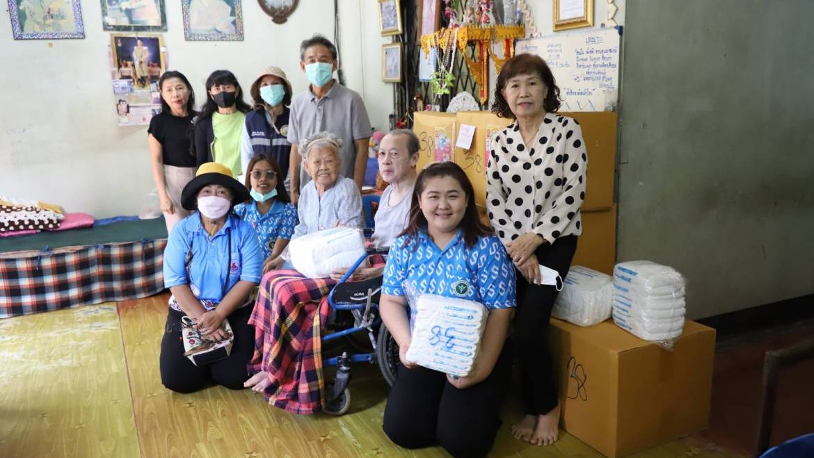 มอบผ้าอ้อมผู้ใหญ่สำเร็จรูปชุมชนในเขตเทศบาลเมืองปากช่อง คลินิกหมอครอบครัวหนองกะจะ