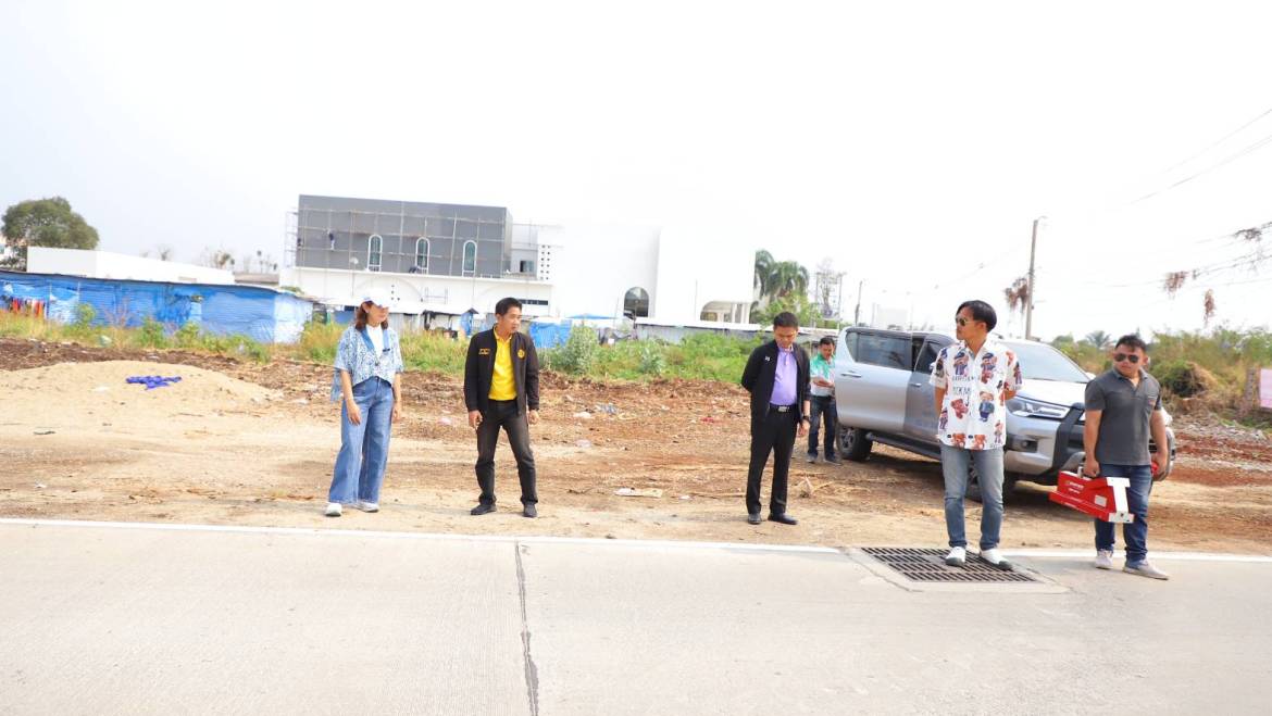 คณะกรรมการตรวจรับงานลงพื้นที่โครงการก่อสร้างถนนคอนกรีตเสริมเหล็กเส้นทางเชื่อมระหว่างชุมชนมอดินแดง และชุมชนหนองกะจะ