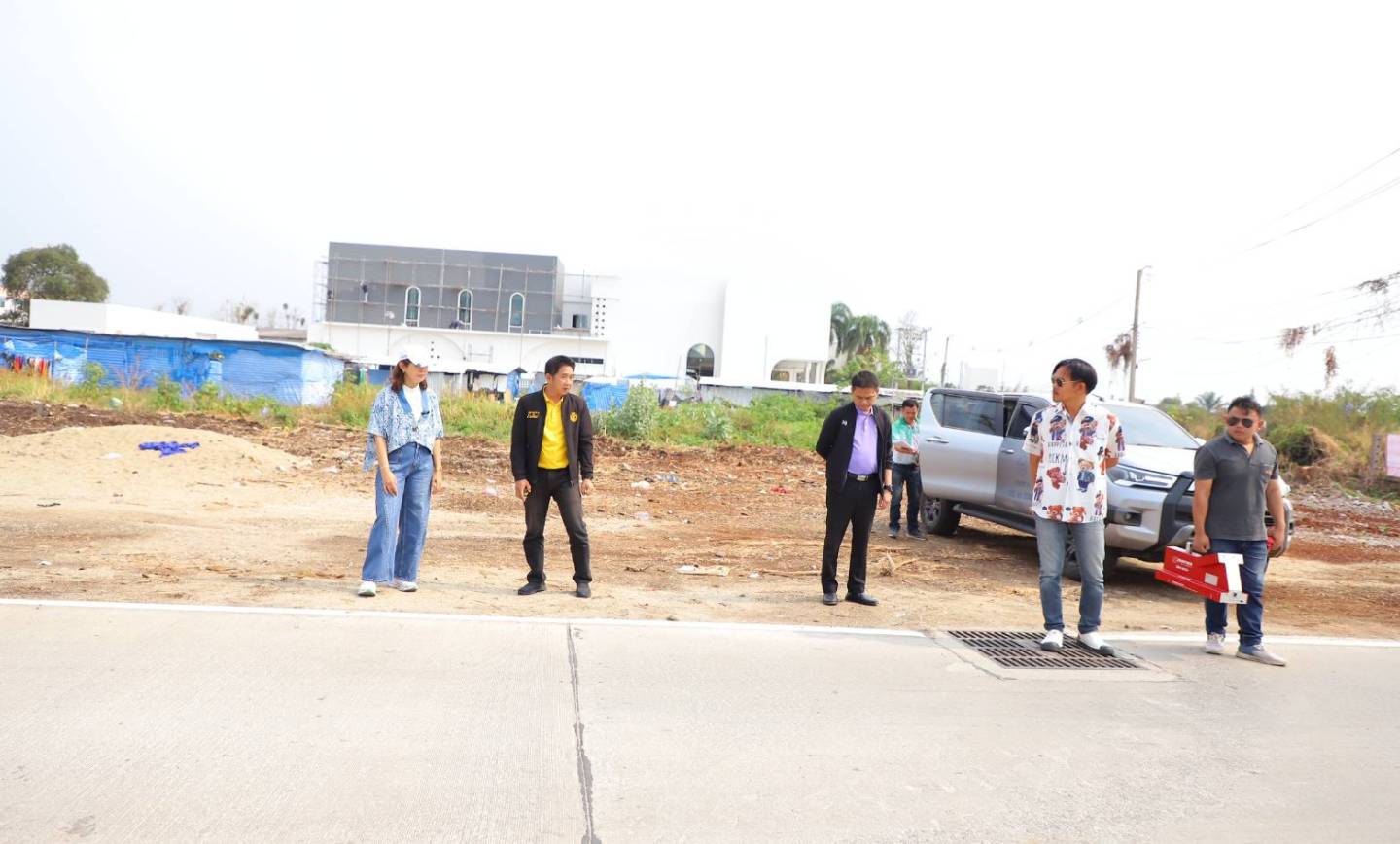 คณะกรรมการตรวจรับงานลงพื้นที่โครงการก่อสร้างถนนคอนกรีตเสริมเหล็กเส้นทางเชื่อมระหว่างชุมชนมอดินแดง และชุมชนหนองกะจะ
