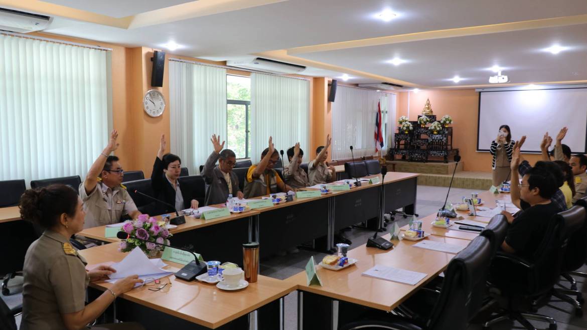 ประชุมชี้แจงความคืบหน้าการ    เตรียมความพร้อมการประกาศพื้นที่ผ่อนผัน สำหรับการจำหน่ายสินค้าริมทาง