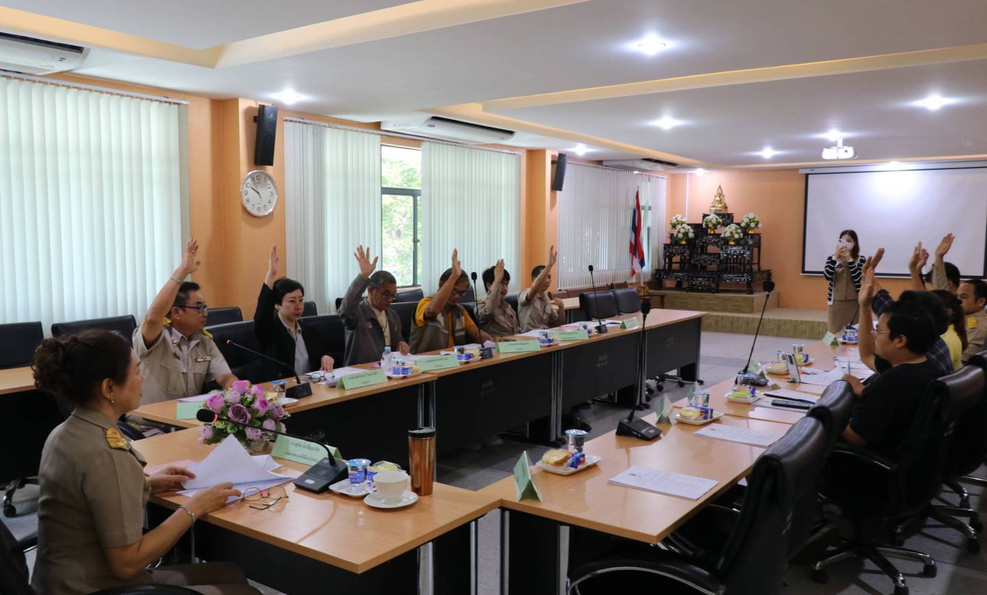 ประชุมชี้แจงความคืบหน้าการ    เตรียมความพร้อมการประกาศพื้นที่ผ่อนผัน สำหรับการจำหน่ายสินค้าริมทาง