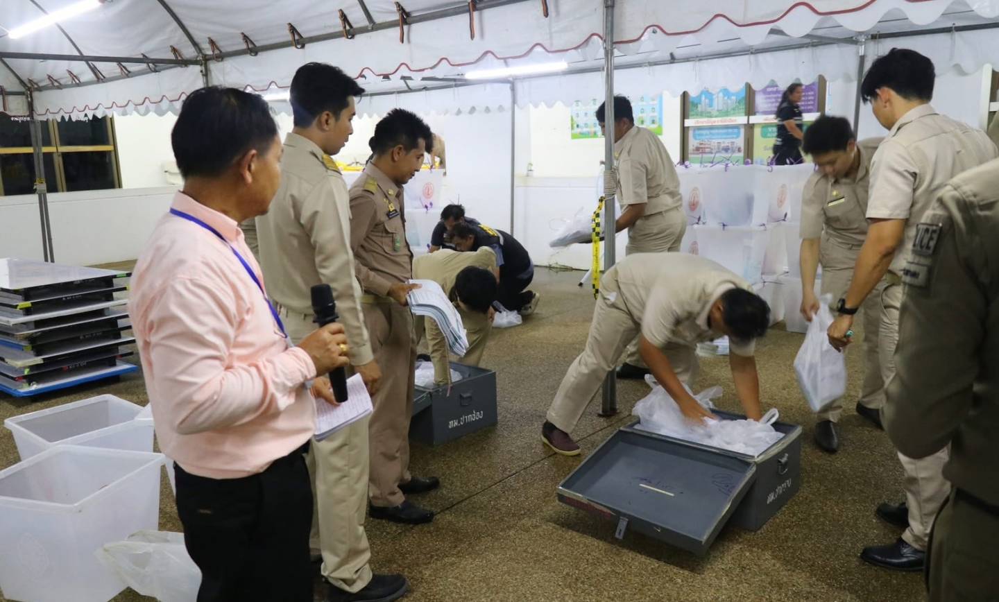 การปฏิบัติงานการรวบรวมหีบบัตรเลือกตั้ง และการรวมคะแนนเลือกตั้ง สมาชิกสภาเทศบาลเมืองปากช่อง