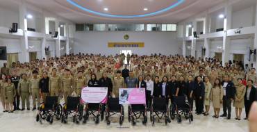 พิธีรับมอบรถเข็นช่วยเหลือผู้พิการ และพิธีมอบบ้านผู้ยากไร้ จากพัฒนาสังคมจังหวัดนครราชสีมา